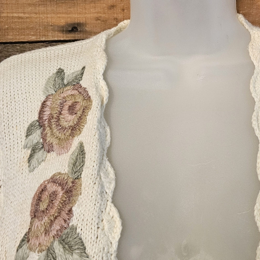 Jantzen Classic Women's Vintage Sweater Vest hand Embroidered Cream Floral Sz L - Picture 4 of 16